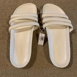 Old Navy Puffy White 3 Strap Slides